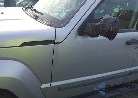 2008 Jeep Liberty Sport из США, поврежденный, VIN 1J8GN28K38W279348